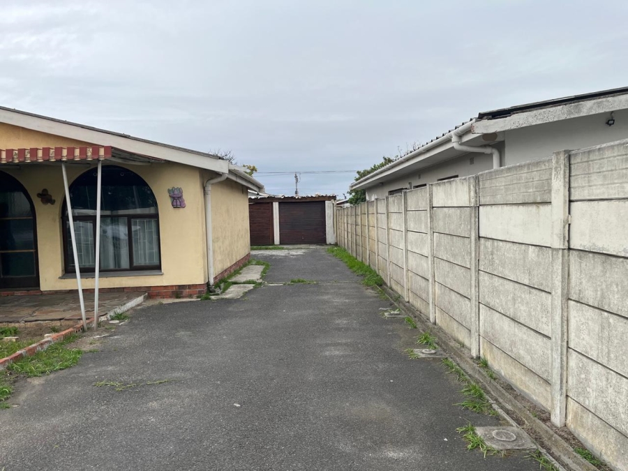  Bedroom Property for Sale in Richmond Estate Western Cape